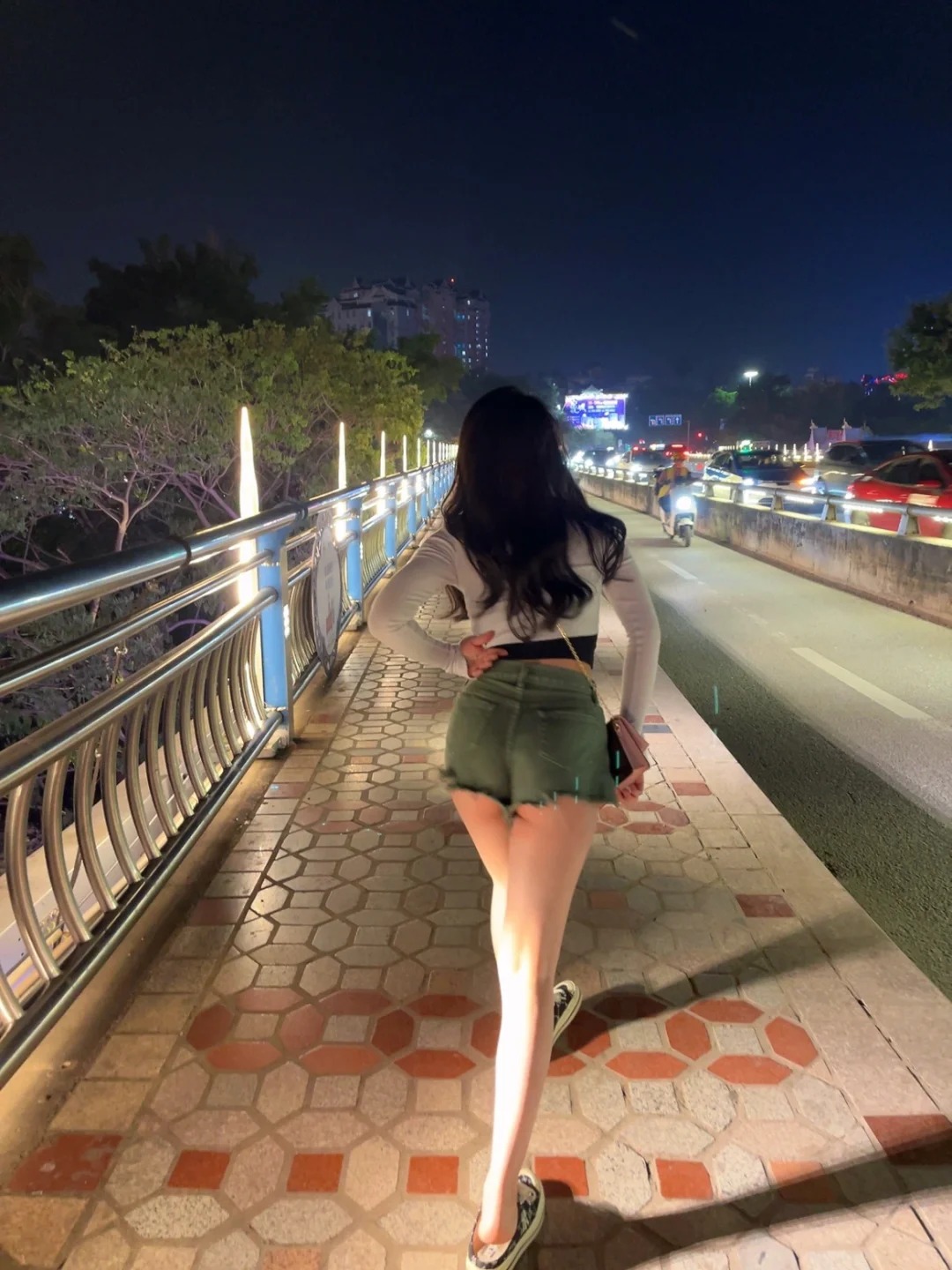 夏日短裤穿搭，显腰臀比例